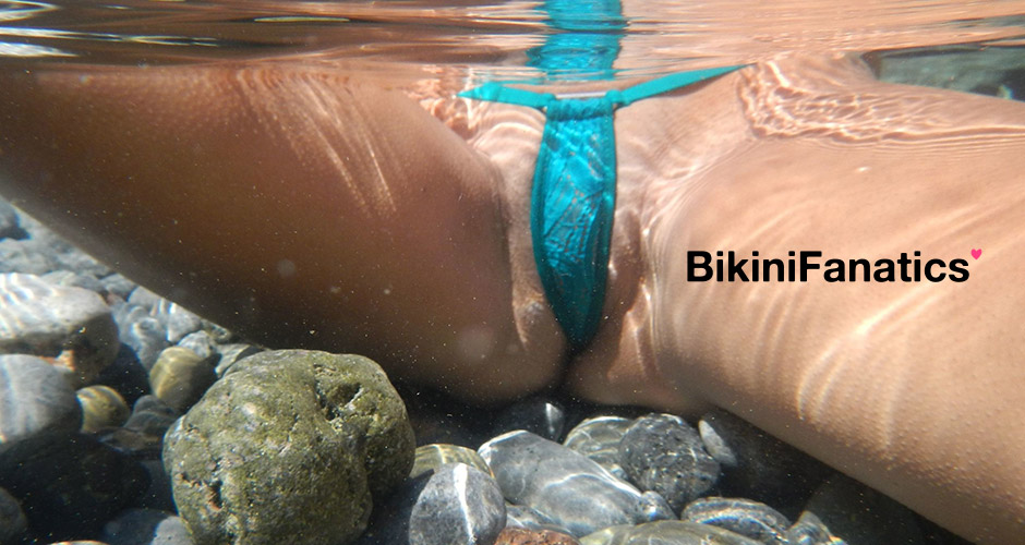 sexy underwater bikini photo